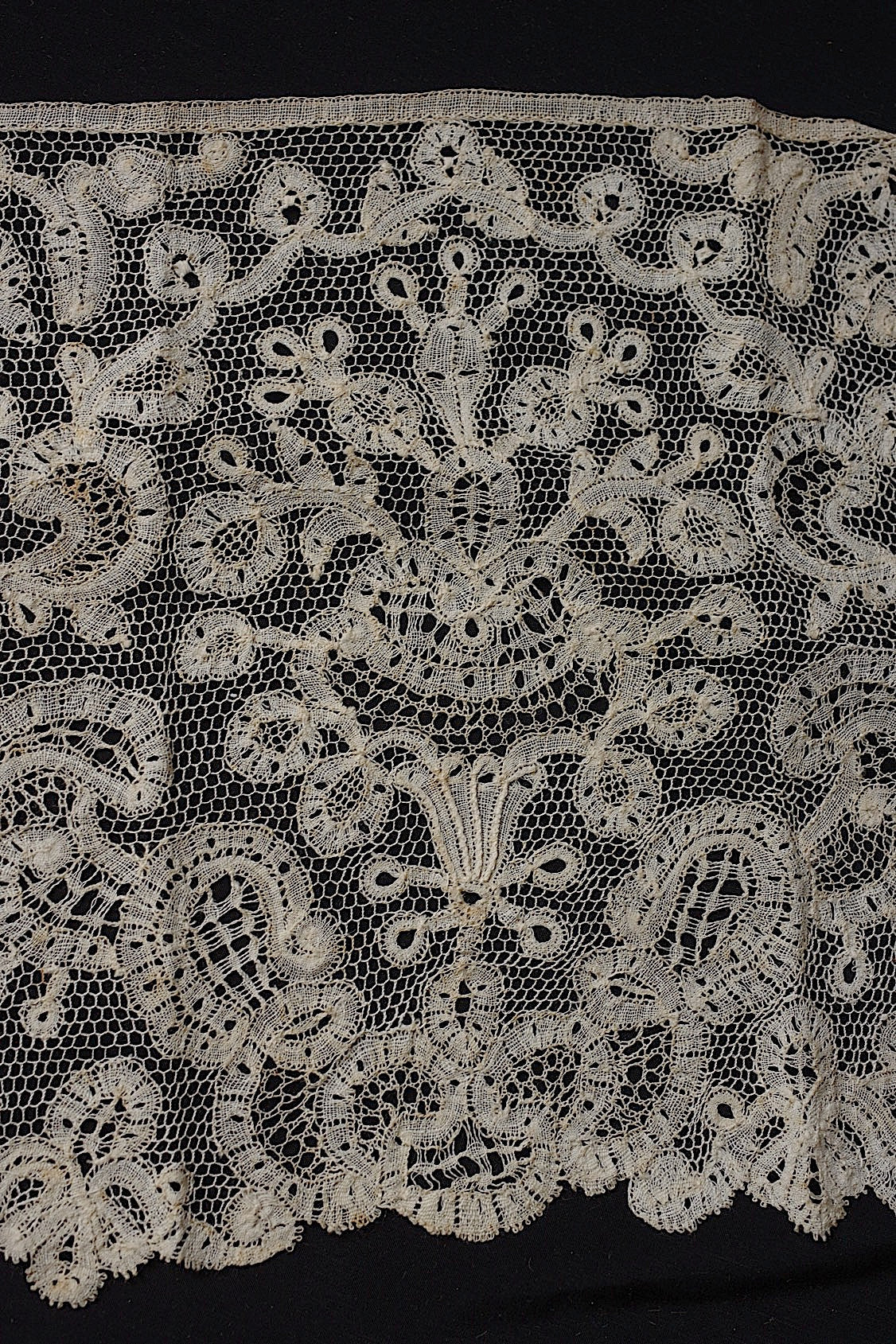 アンティークボビンレース/dentelle ancienne/antique lace .FR a l'epoque