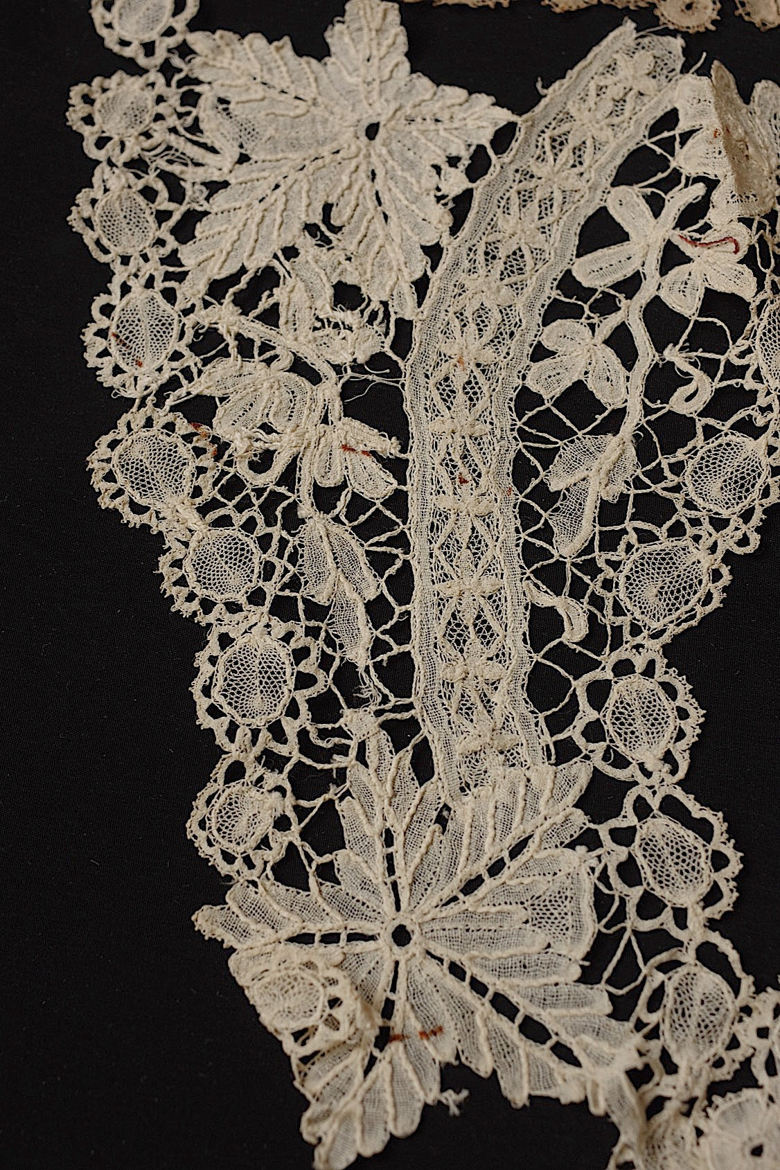 アンティークレース ホニトン2種/dentelle ancienne/antique lace .FR a l'epoque