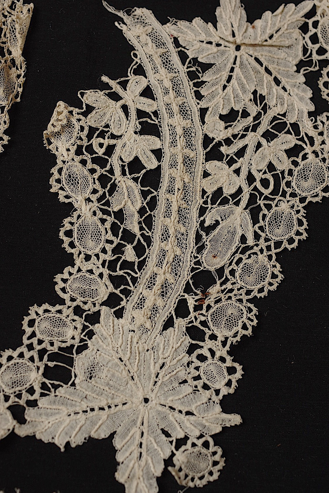 アンティークレース ホニトン2種/dentelle ancienne/antique lace .FR a l'epoque