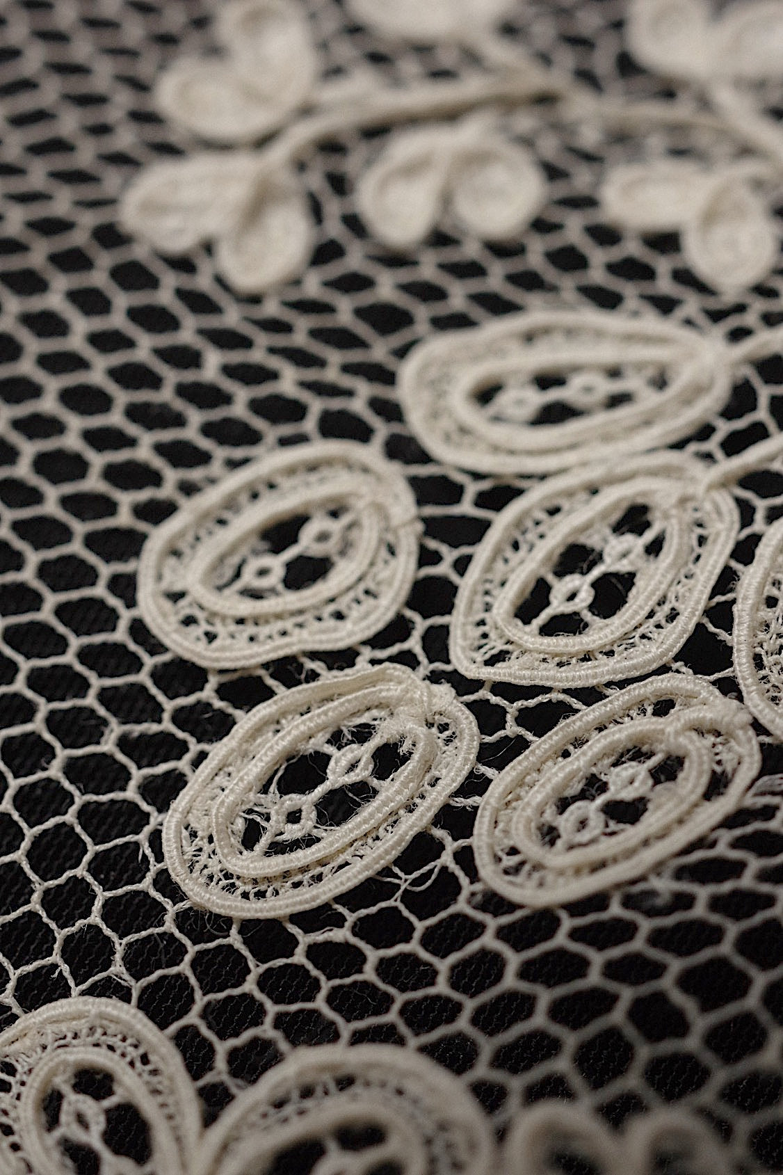 アンティークレースアランソン/dentelle ancienne/antique lace .FR a l'epoque