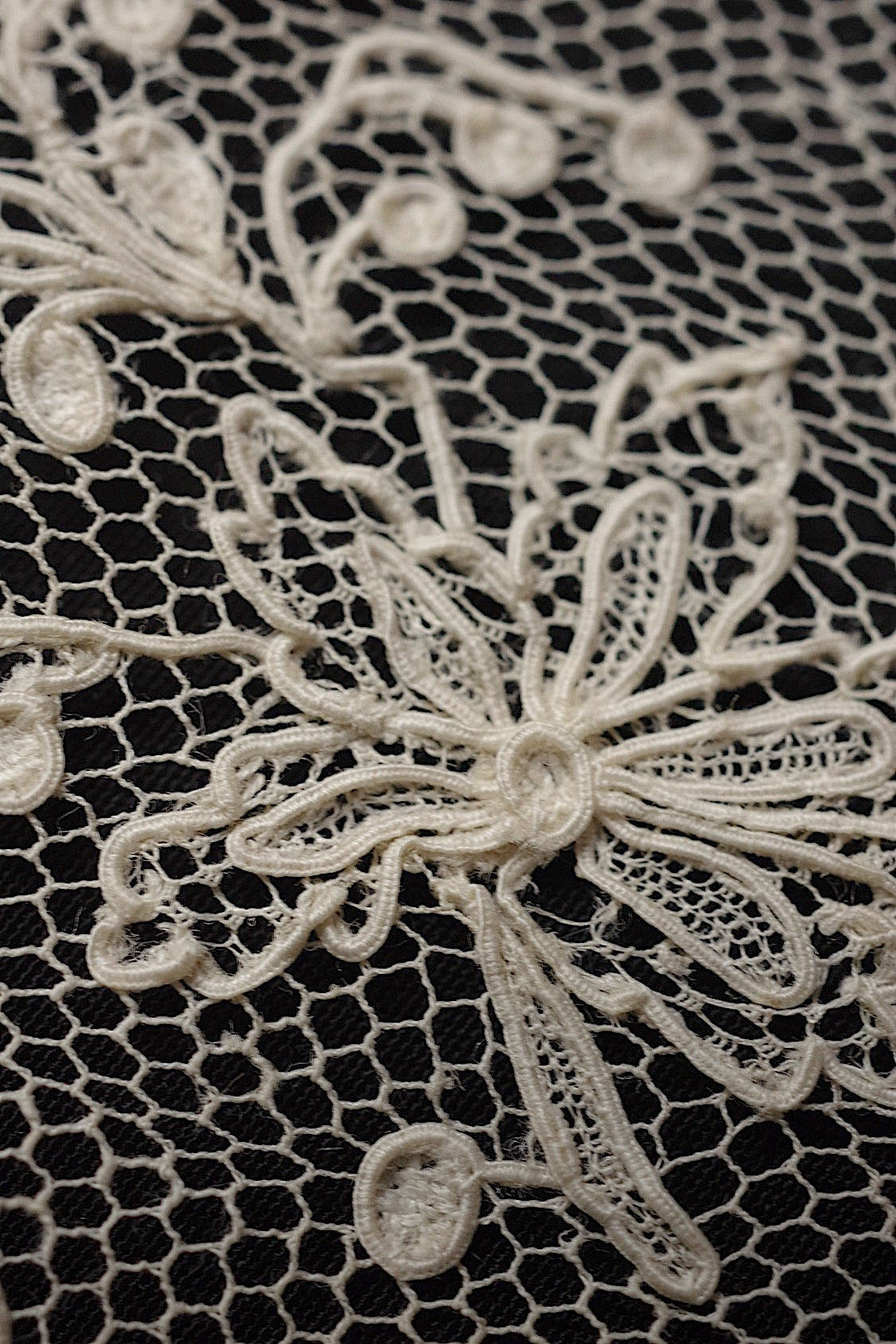 アンティークレースアランソン/dentelle ancienne/antique lace .FR a l'epoque