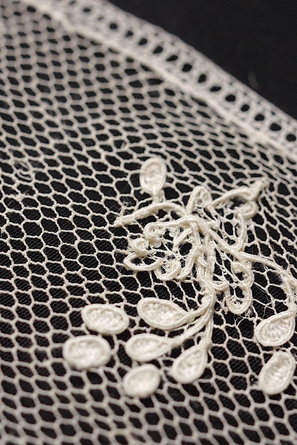 アンティークレースアランソン/dentelle ancienne/antique lace .FR a l'epoque