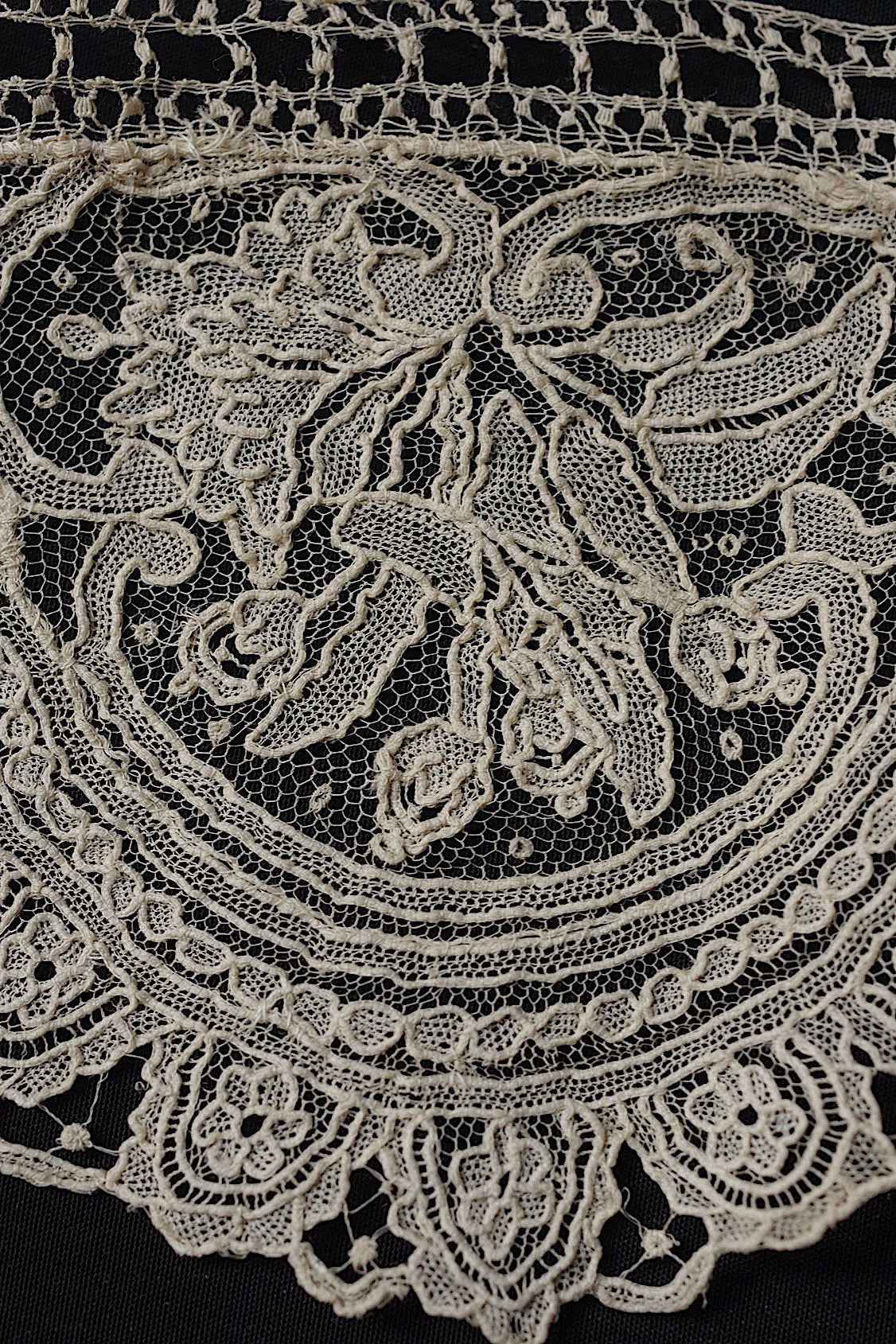 アンティークレースブリュクセル/dentelle ancienne/antique lace .FR a l'epoque