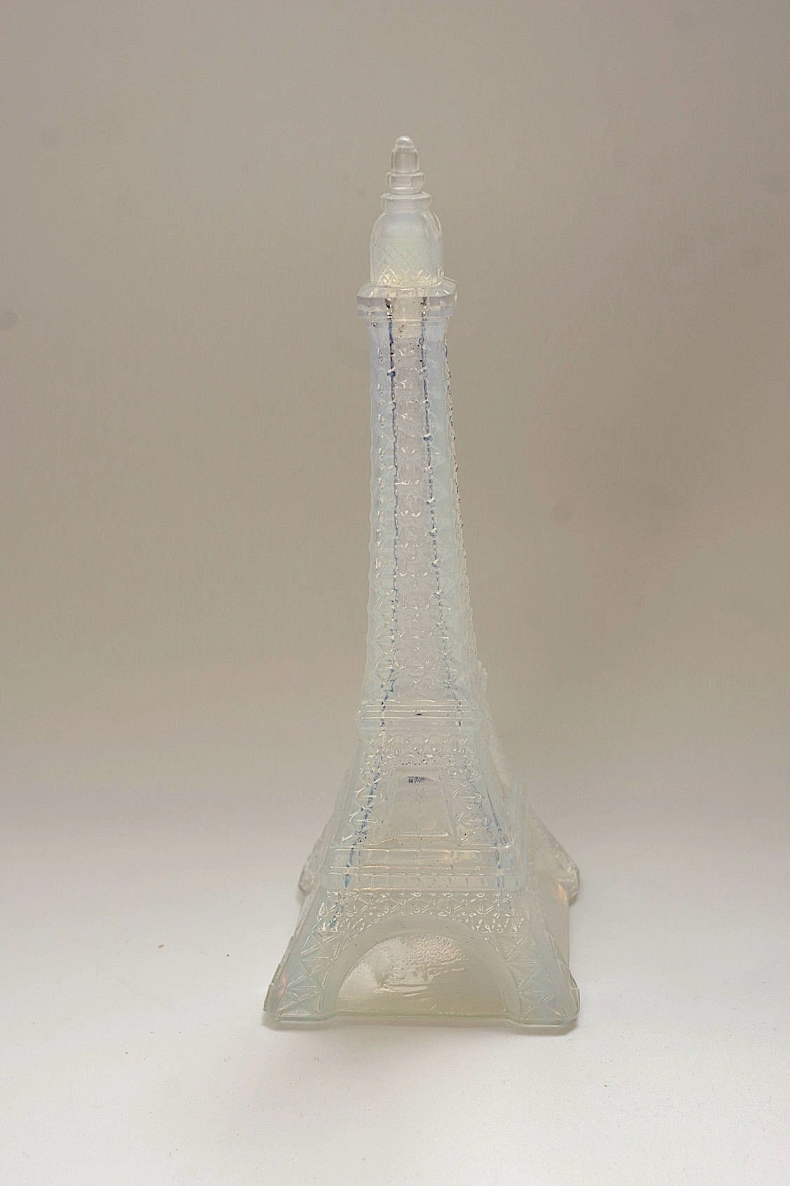 アンティークエッフェル塔/flacon opalescent,/antique .FR a l'epoque
