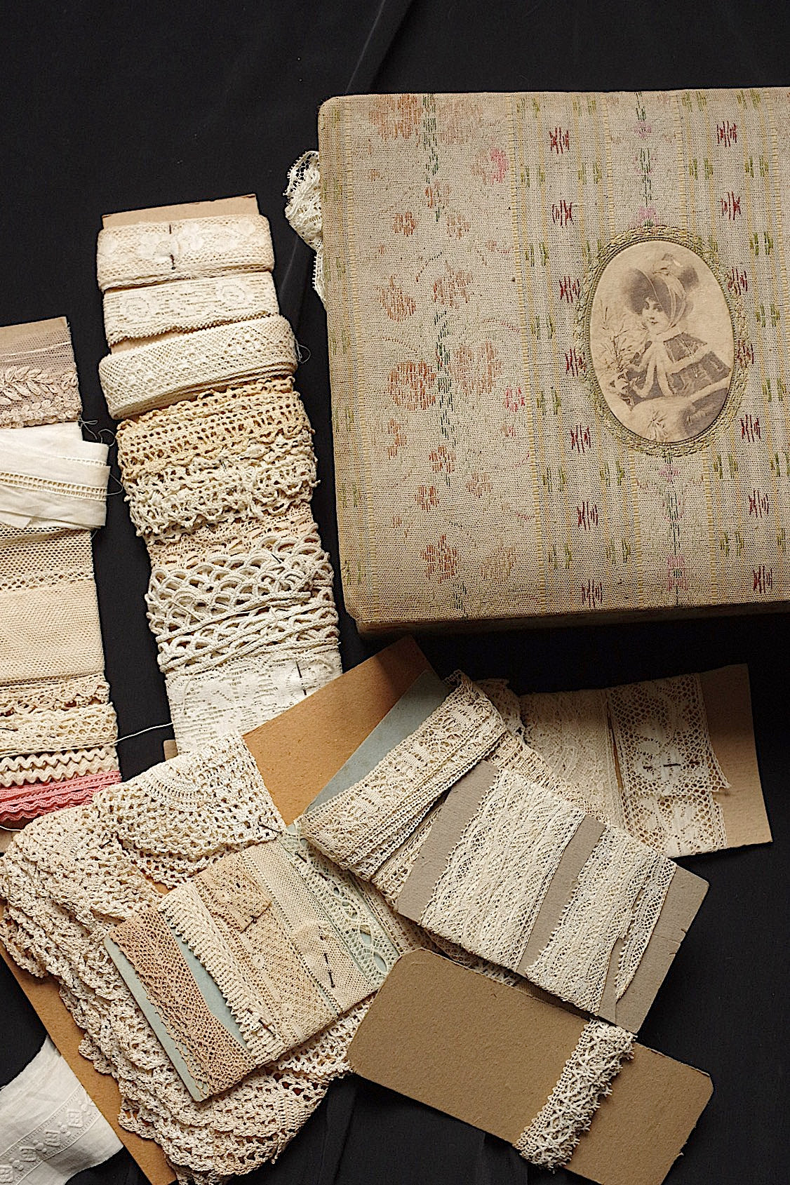 Antique Lace Dentelle Antique Lace en boîte 16 types