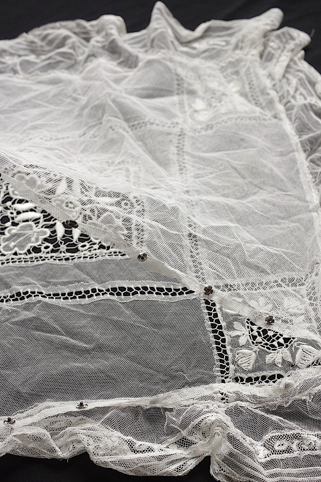 Antique lace dentelle antique lace cushion cover (2 types)