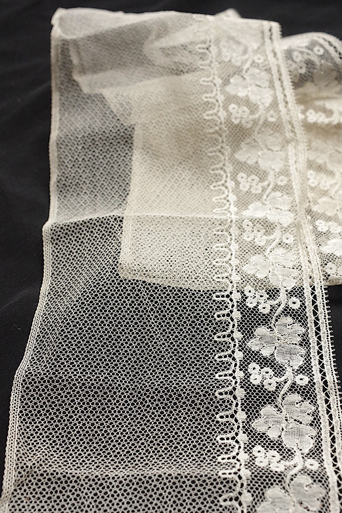 アンティークレース dentelle antique lace 133+138cm