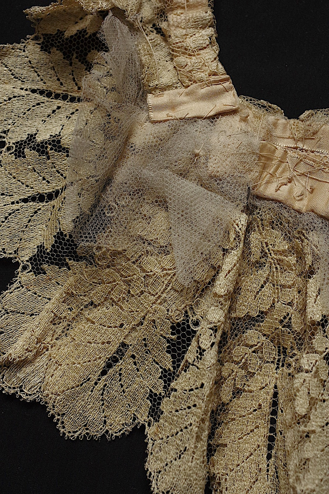 Antique lace dentelle antique lace blonde lace