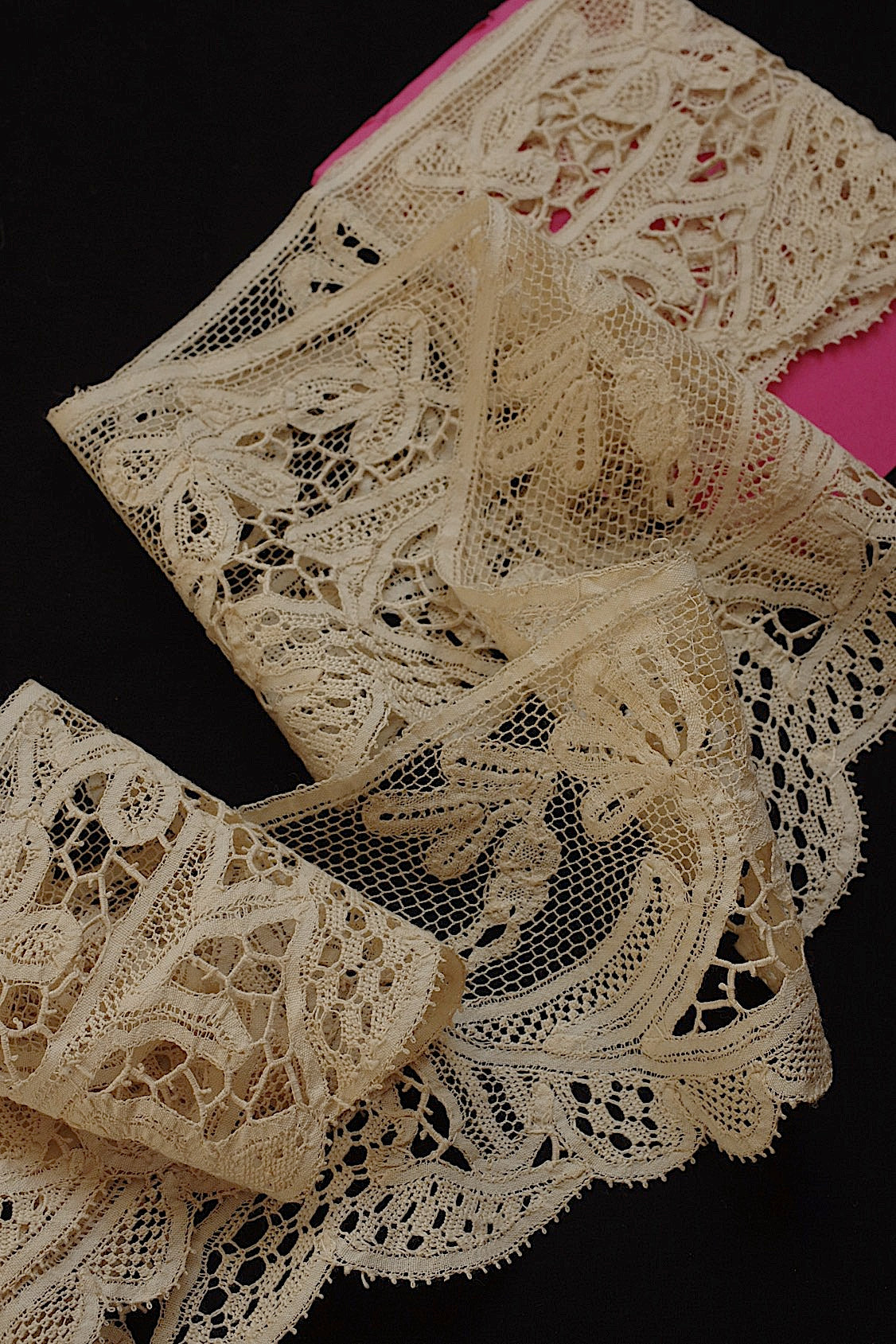 アンティークレース dentelle ancienne 134cm
