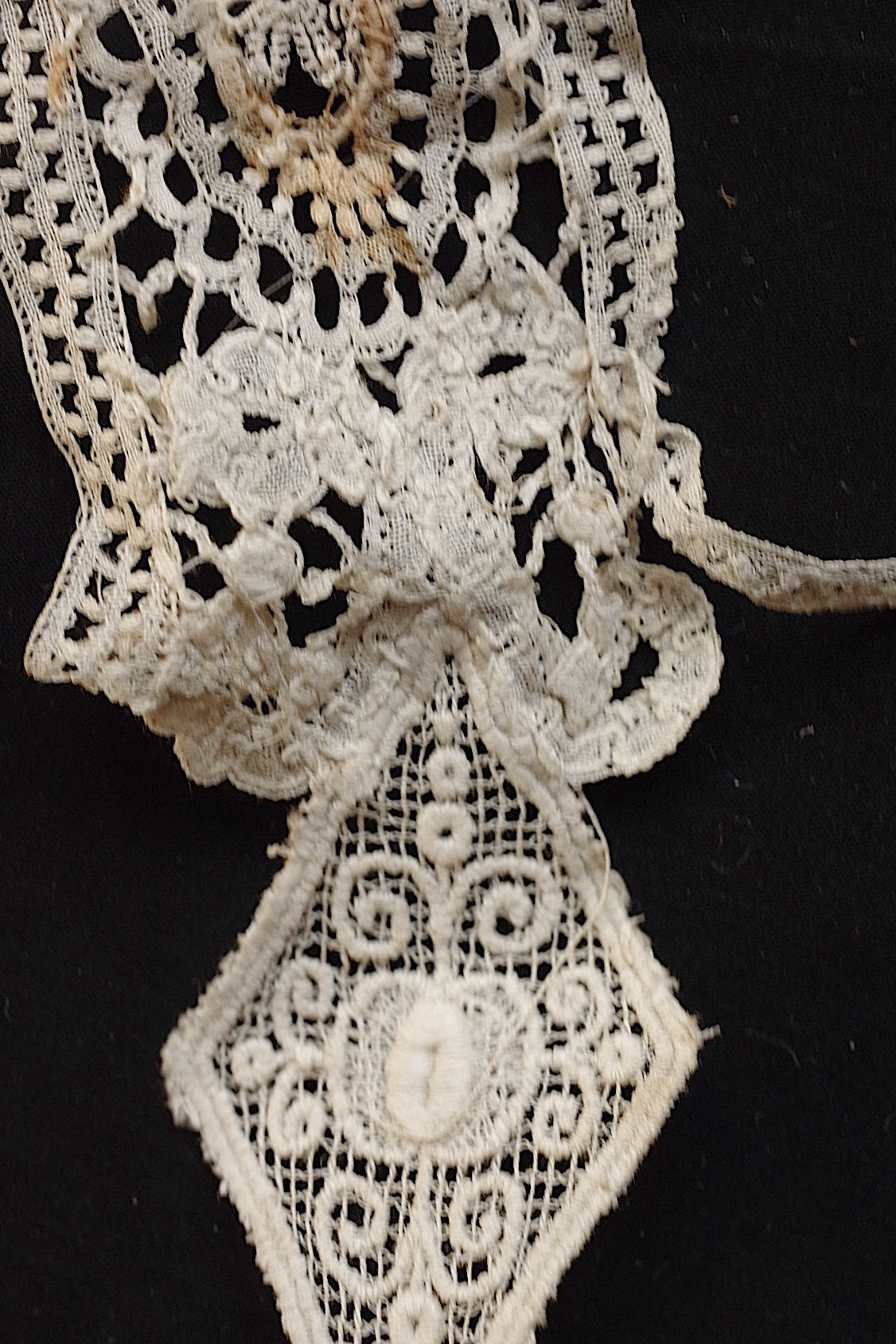 アンティークレース dentelle ancienne  ハギレ2種