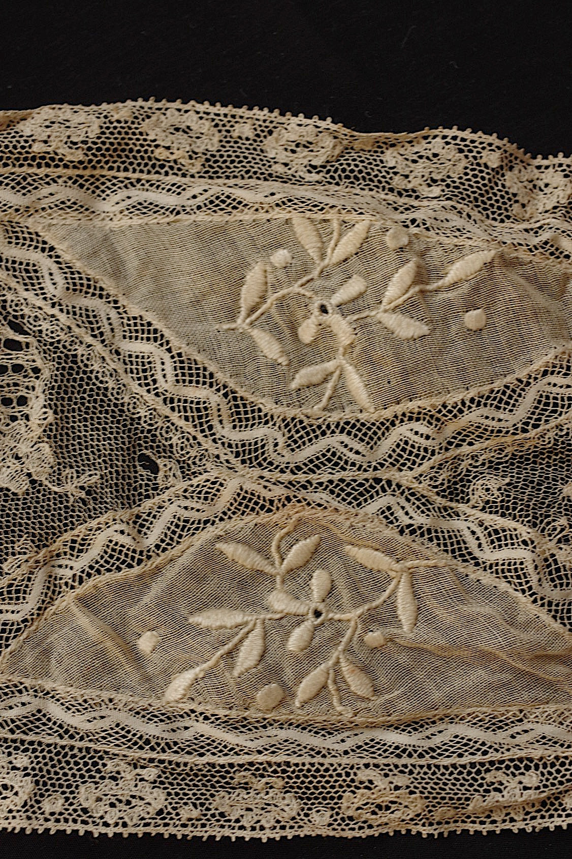 アンティークレース dentelle ancienne  ハギレ2種