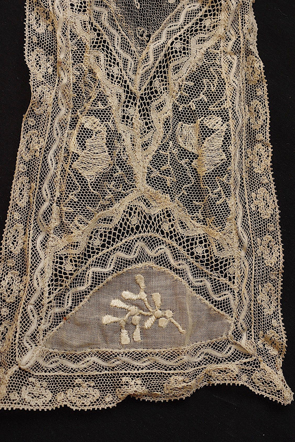 アンティークレース dentelle ancienne  ハギレ2種