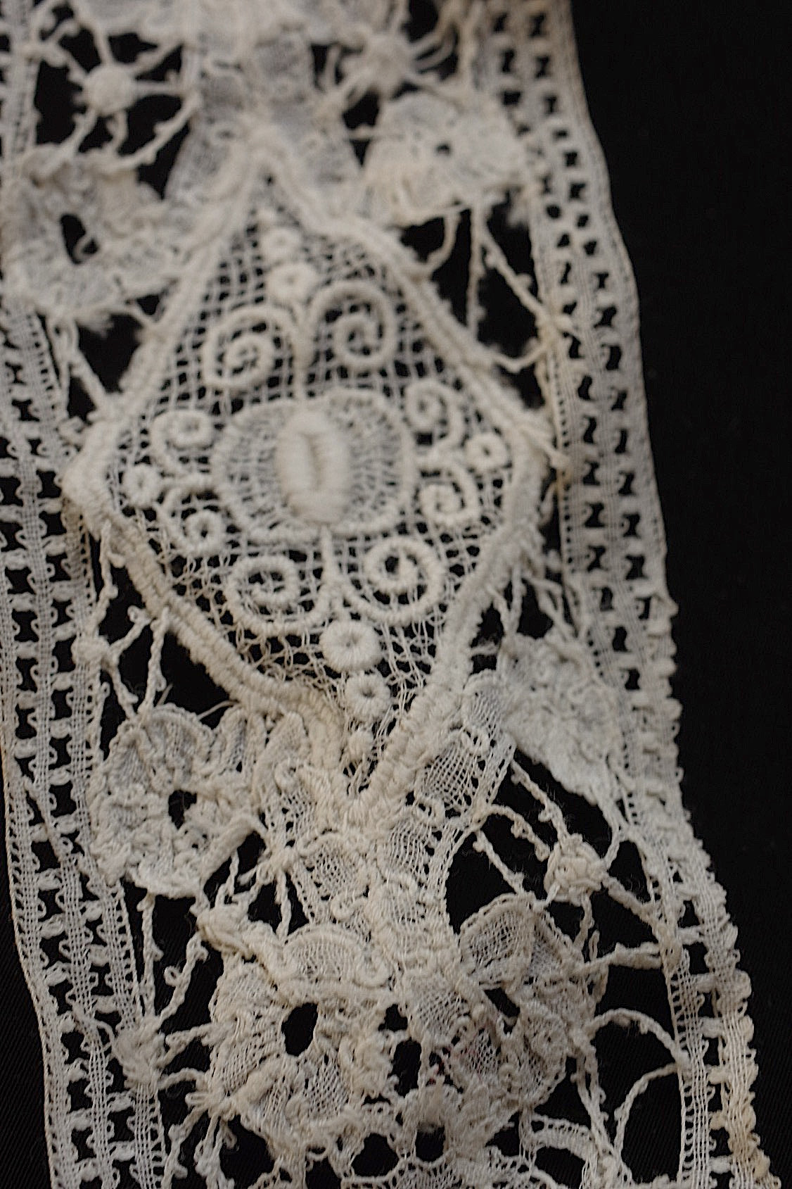 アンティークレース dentelle ancienne  ハギレ2種