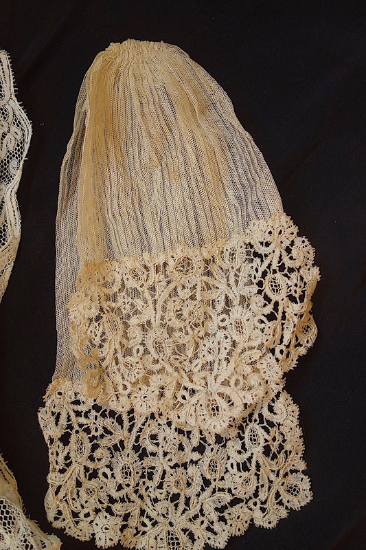 アンティークレース ジャボ2つ