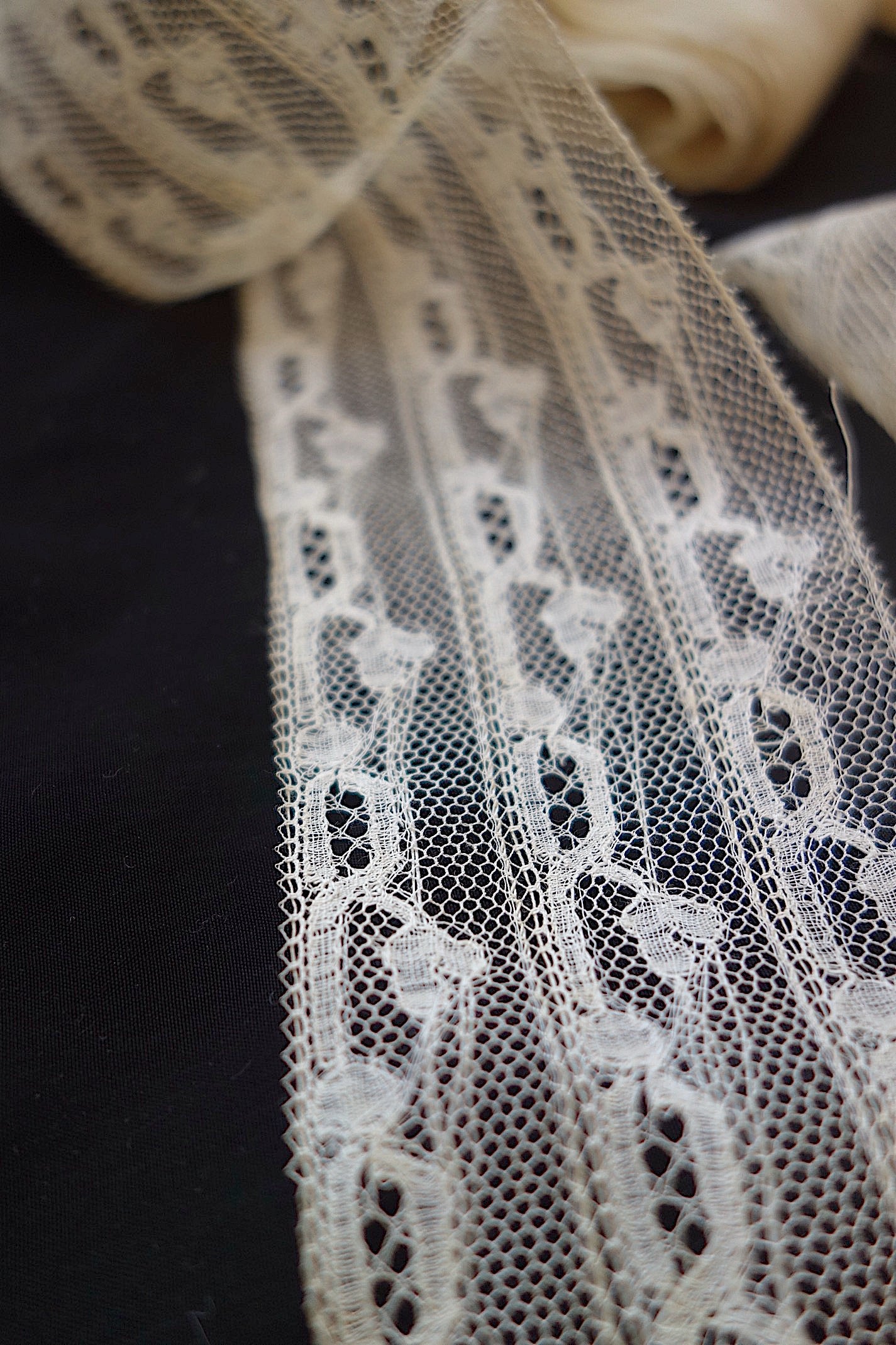 アンティークレース 2種