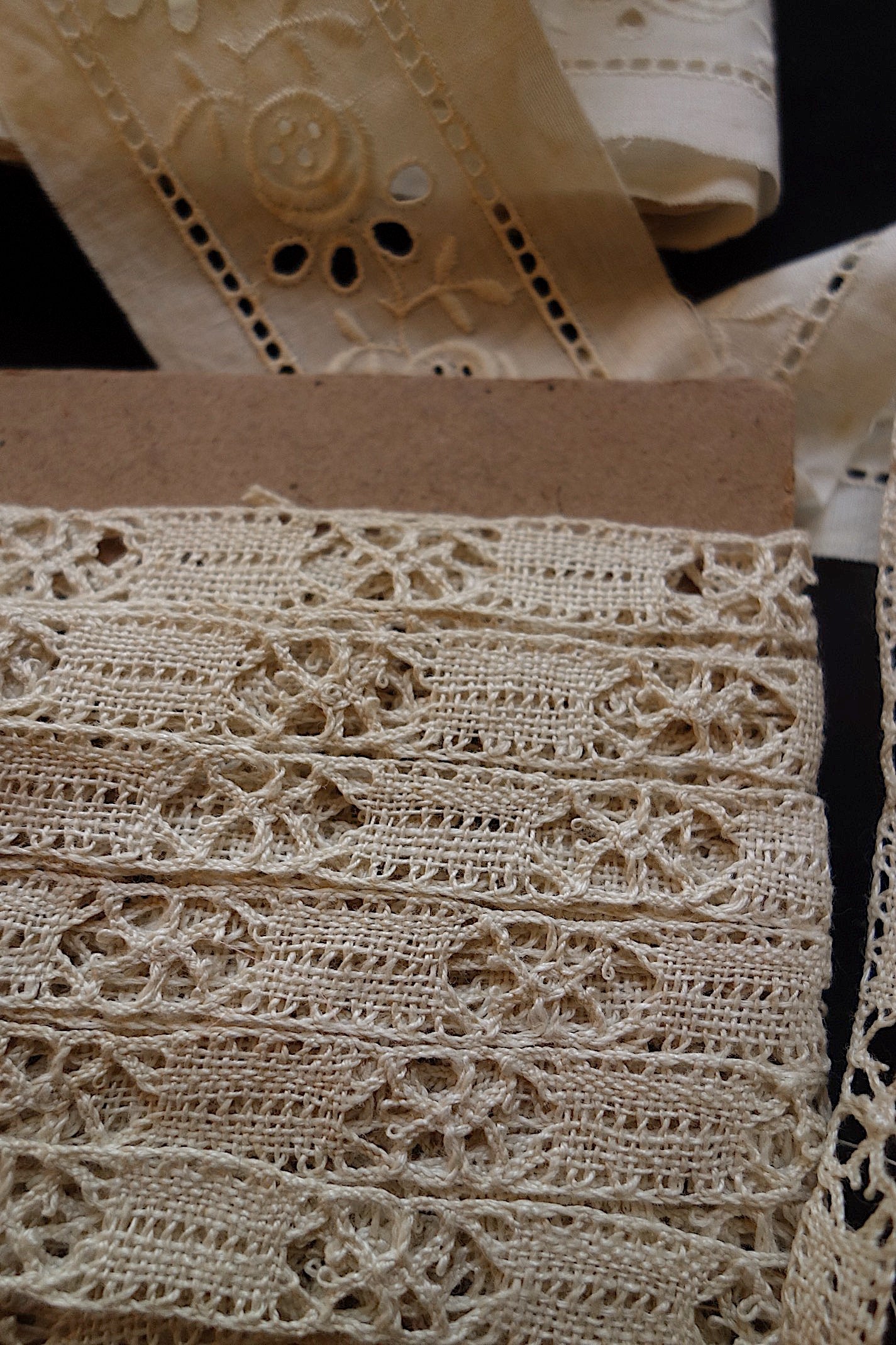 アンティークレース 2種