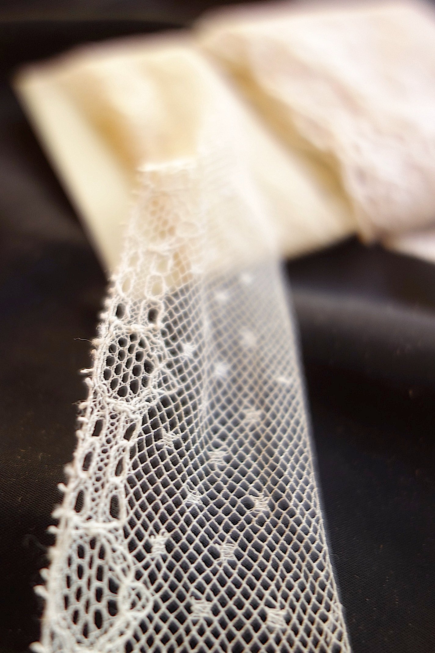 アンティークレース 2種