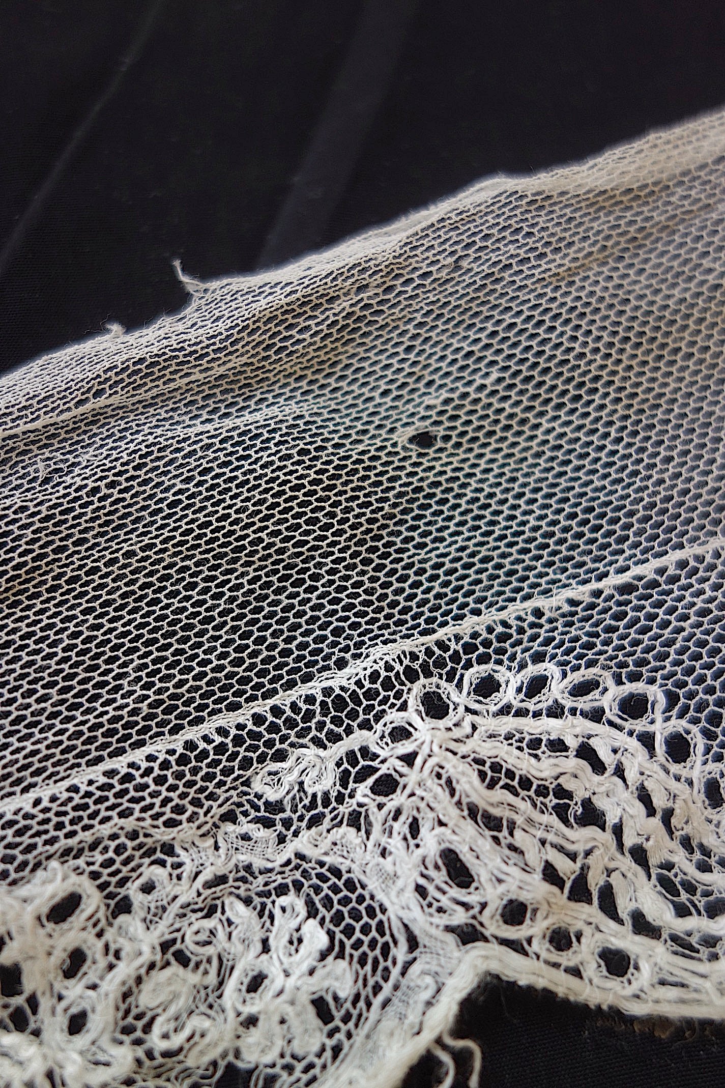 アンティークレース チュールに刺繍