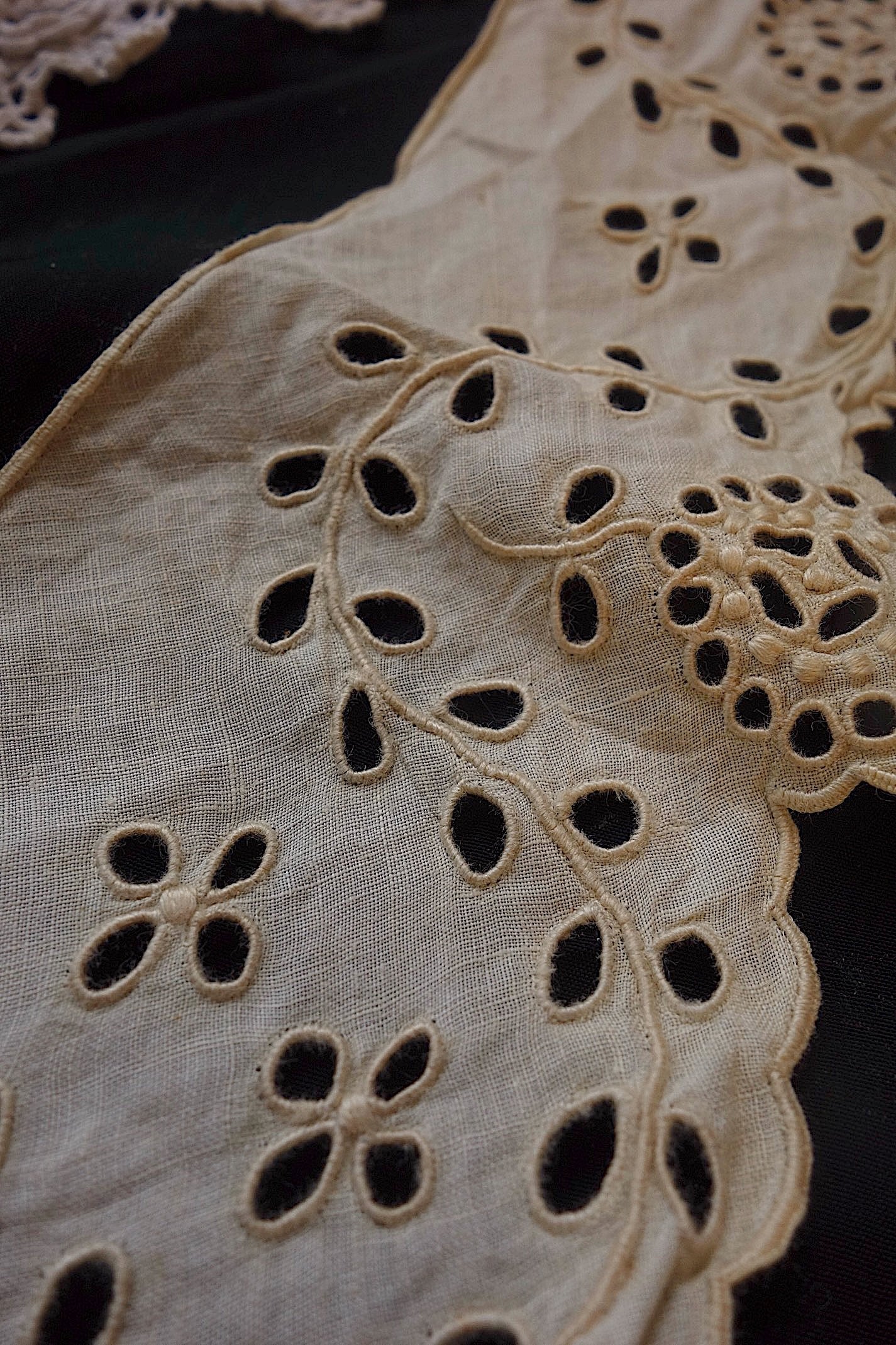 アンティークレース 襟2つ