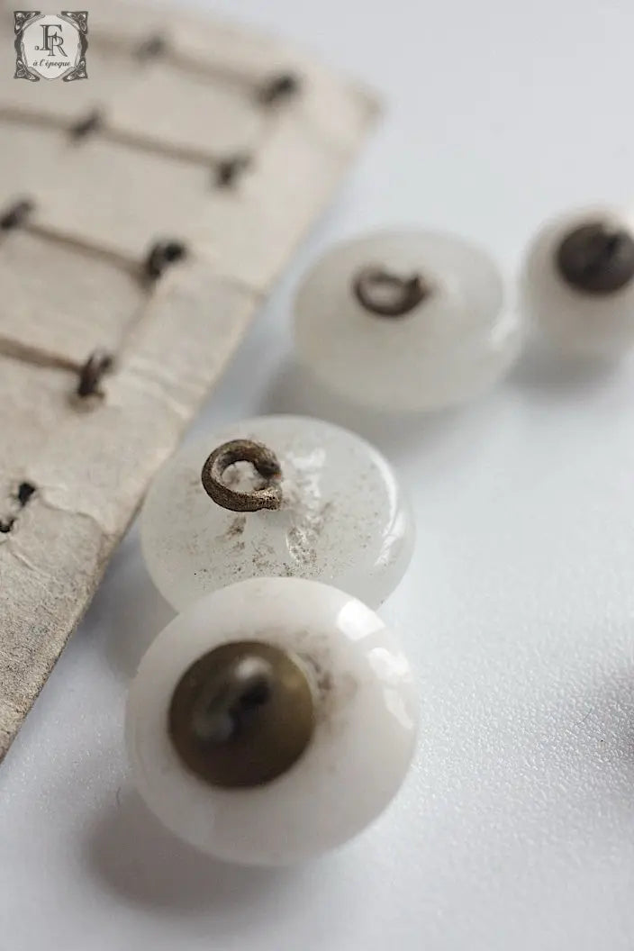 アンティークボタン antique bouton .FR a l'epoque