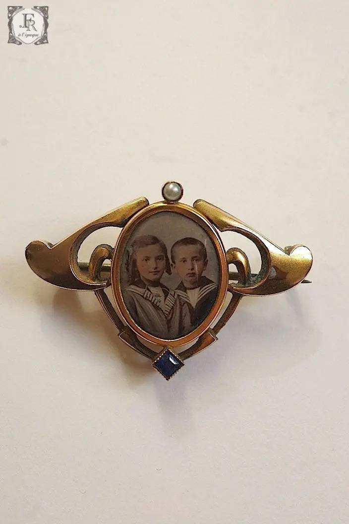 アンティークブローチ antique broche 子供2人 .FR a l'epoque
