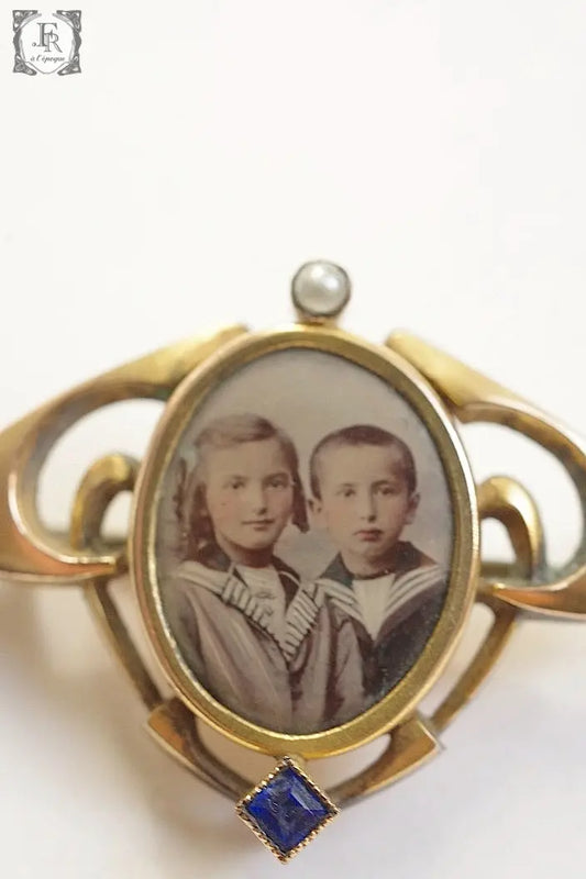 アンティークブローチ antique broche 子供2人 .FR a l'epoque