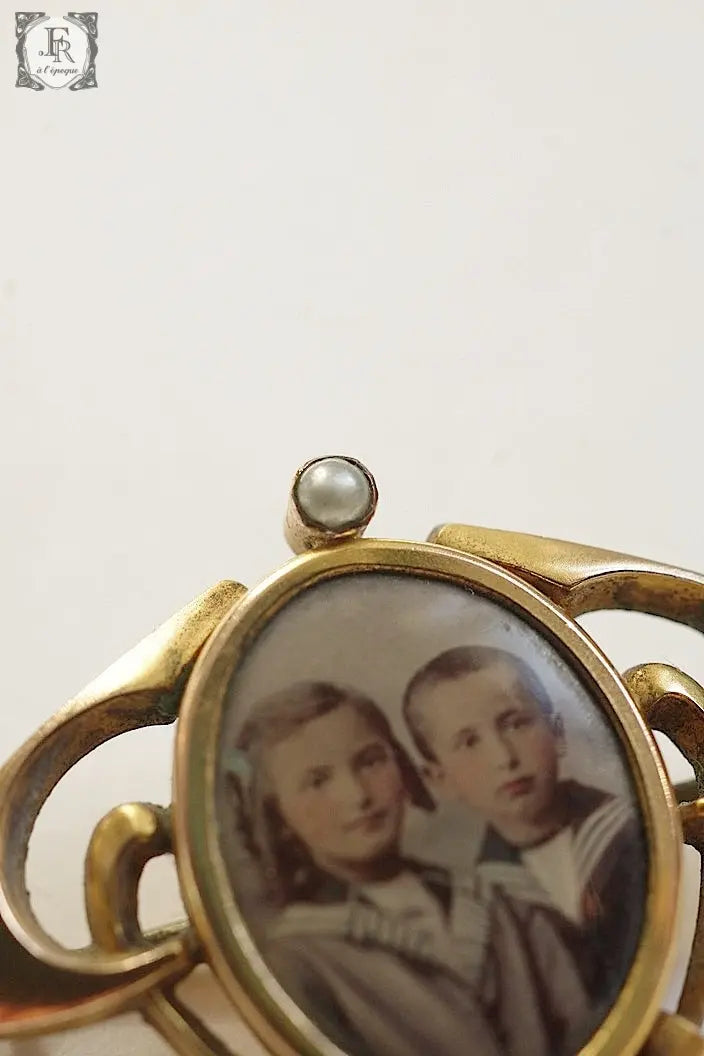 アンティークブローチ antique broche 子供2人 .FR a l'epoque
