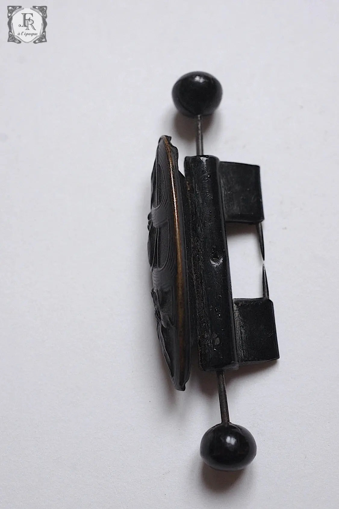 アンティークブローチ antique broche くろ .FR a l'epoque