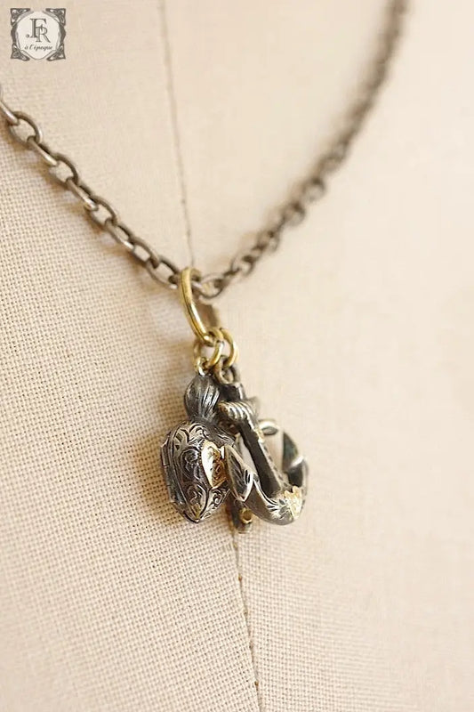 アンティークアクセサリー antique collier .FR a l'epoque