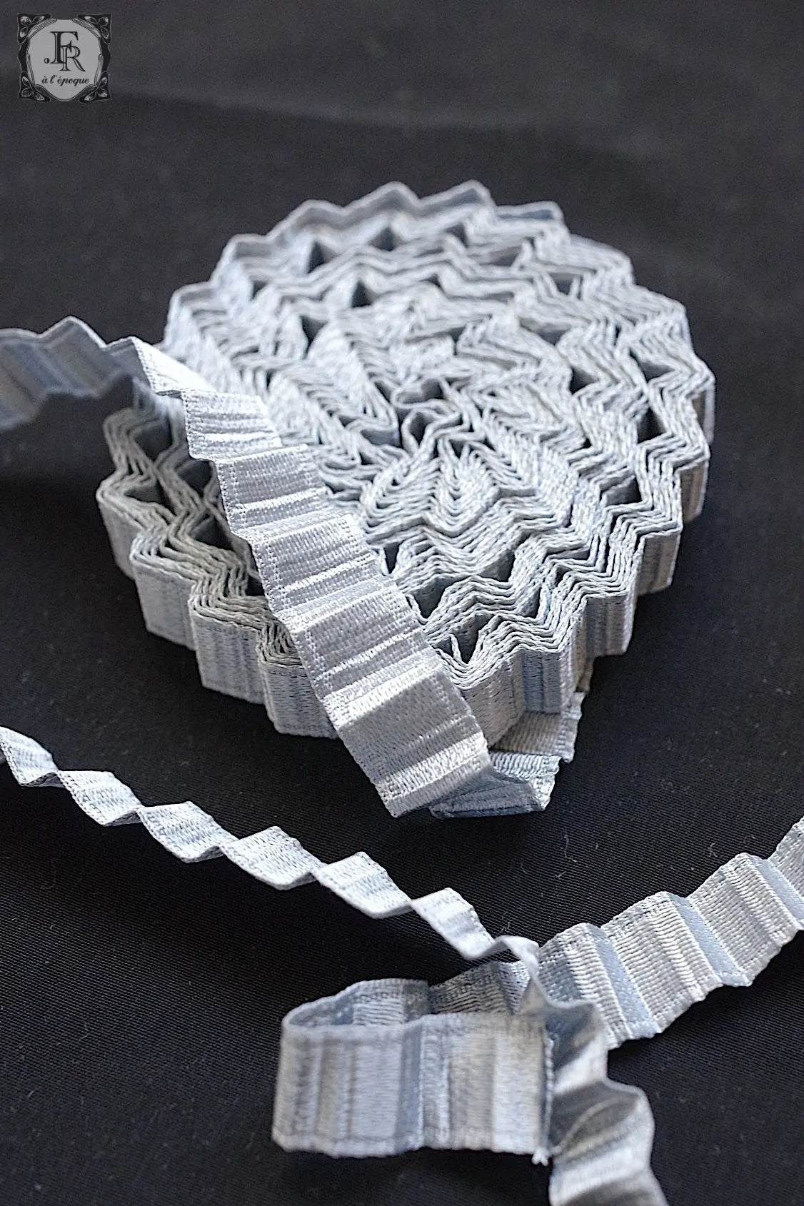 アンティークリボン antique ruban 1 .FR a l'epoque