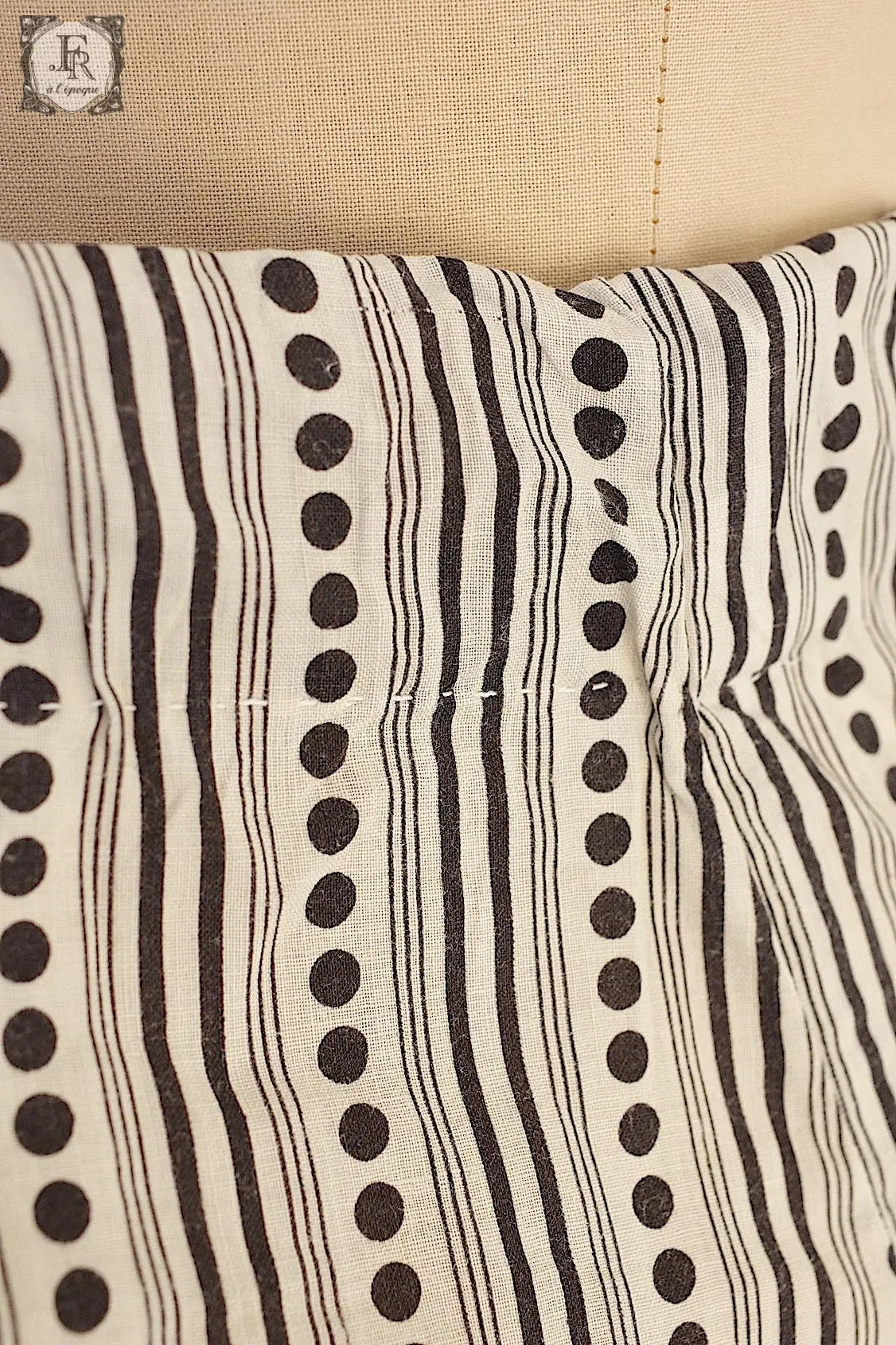 アンティークスカート antique vêtement .FR a l'epoque