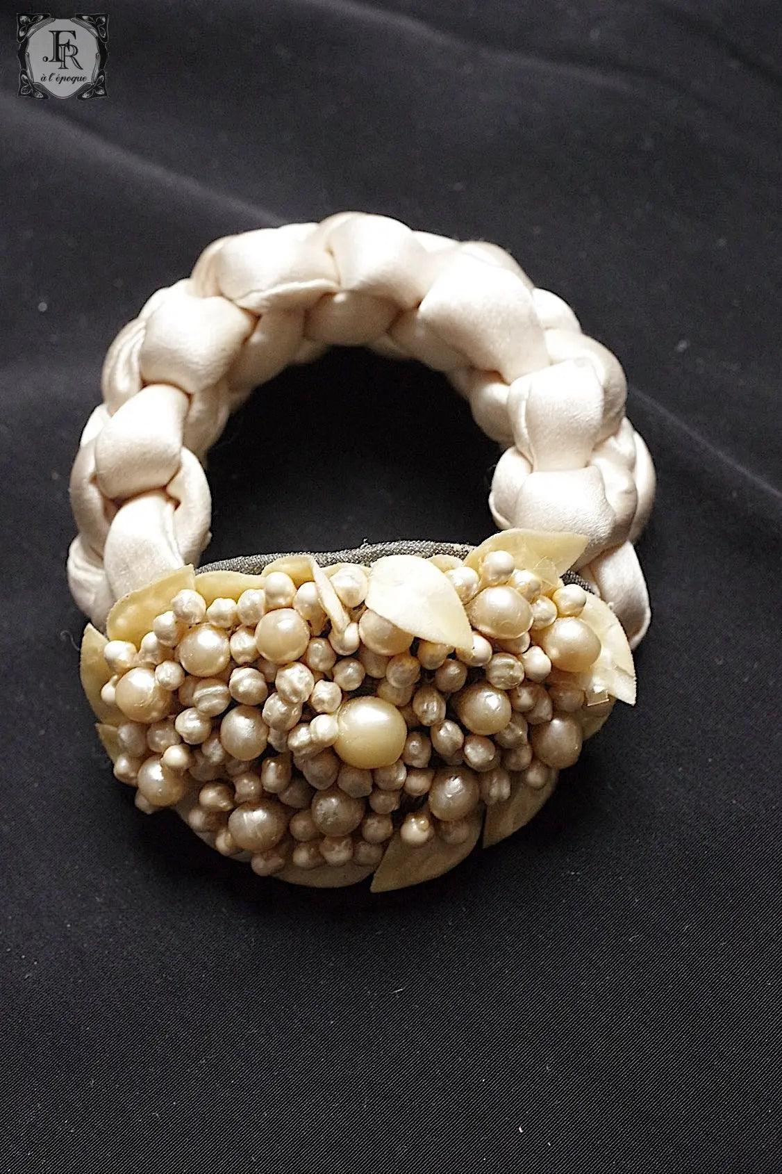 アンティークブレスレット antiqur bracelet コミニョン .FR a l'epoque