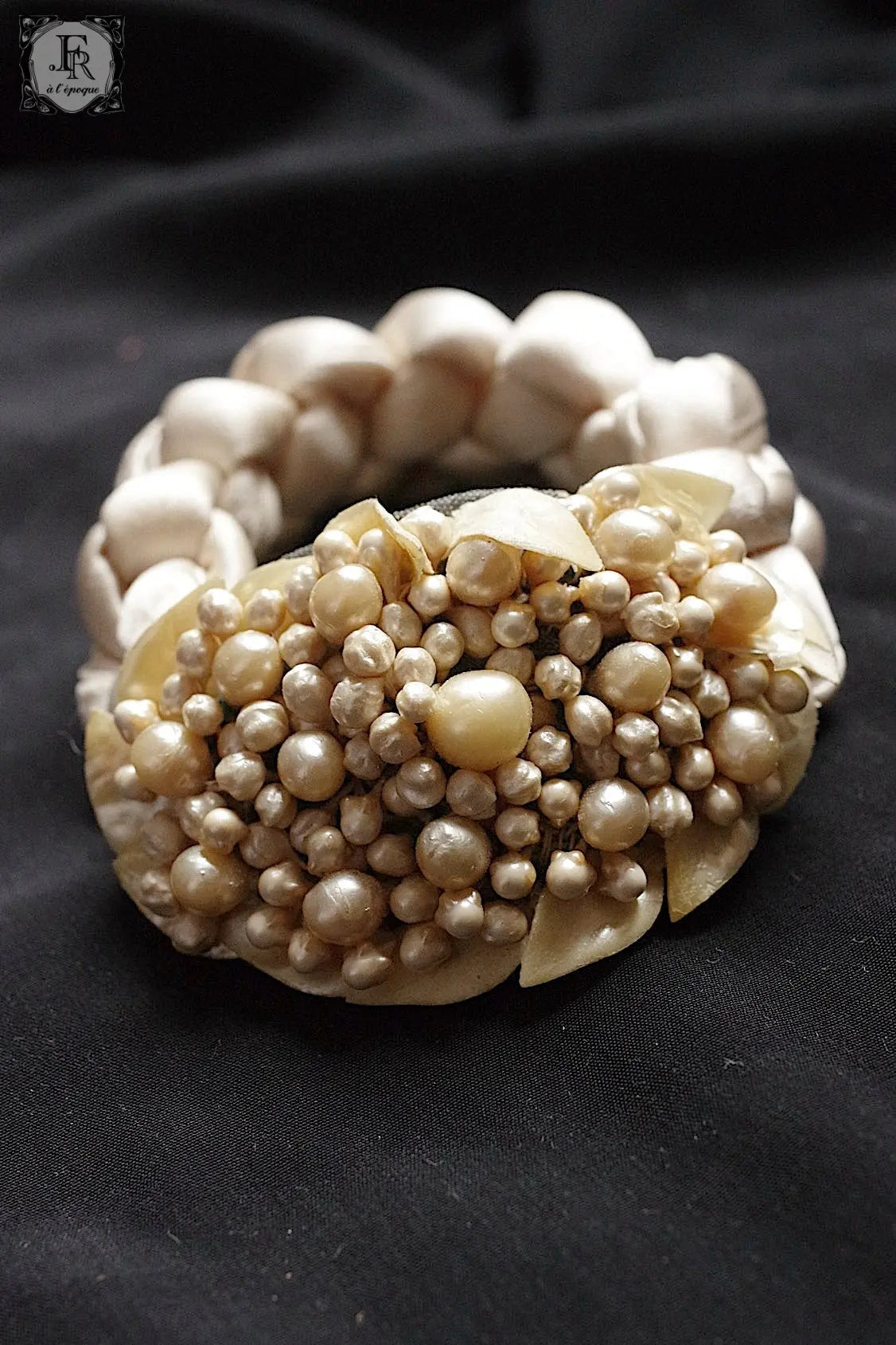 アンティークブレスレット antiqur bracelet コミニョン .FR a l'epoque