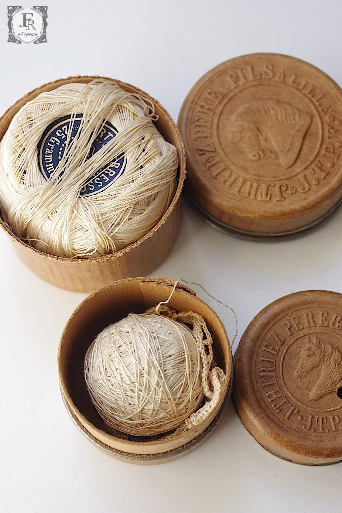 アンティークボビン箱入り bobbin antique .FR a l'epoque