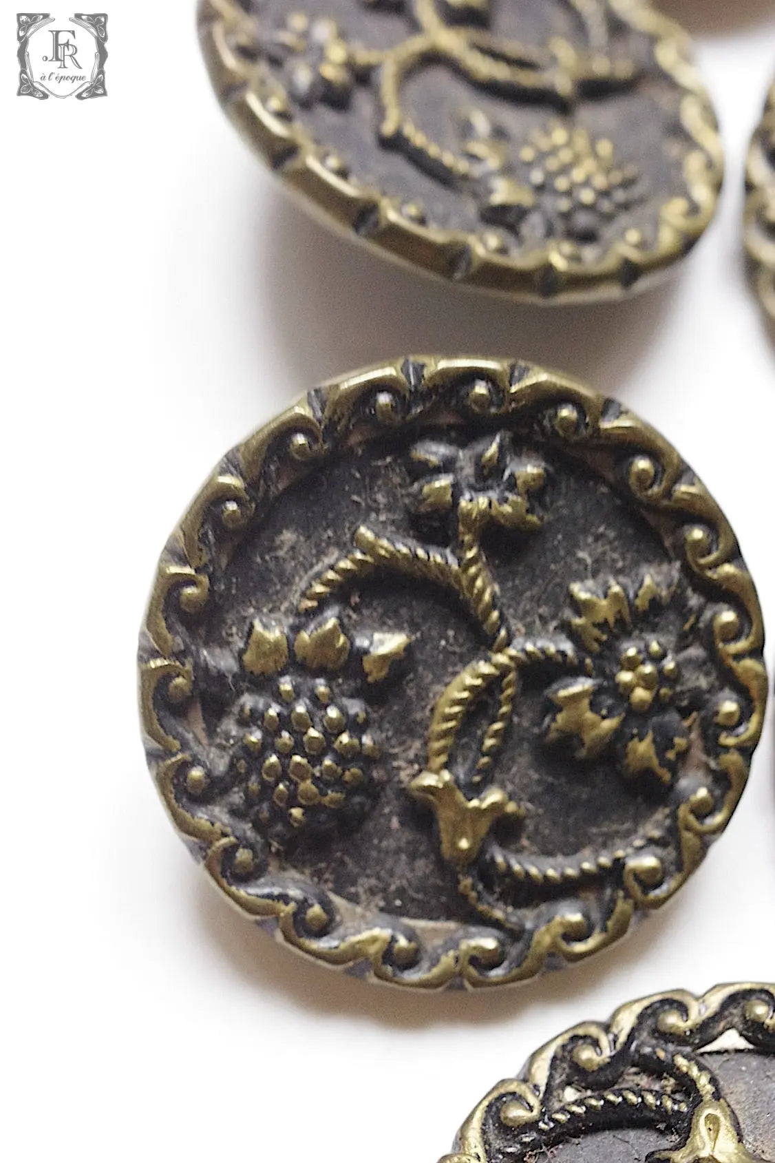 アンティークボタン boutons antique 1 .FR a l'epoque