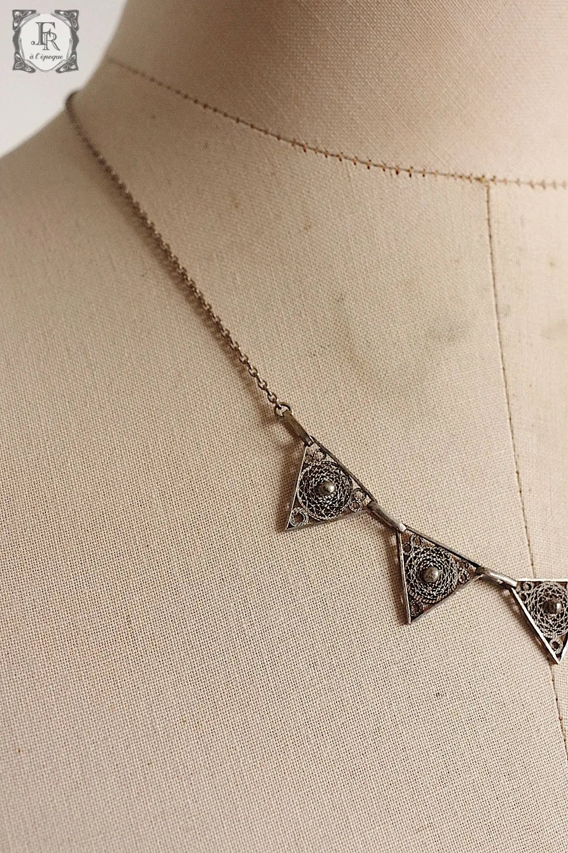 アンティークペンダント collier antique 三角 .FR a l'epoque
