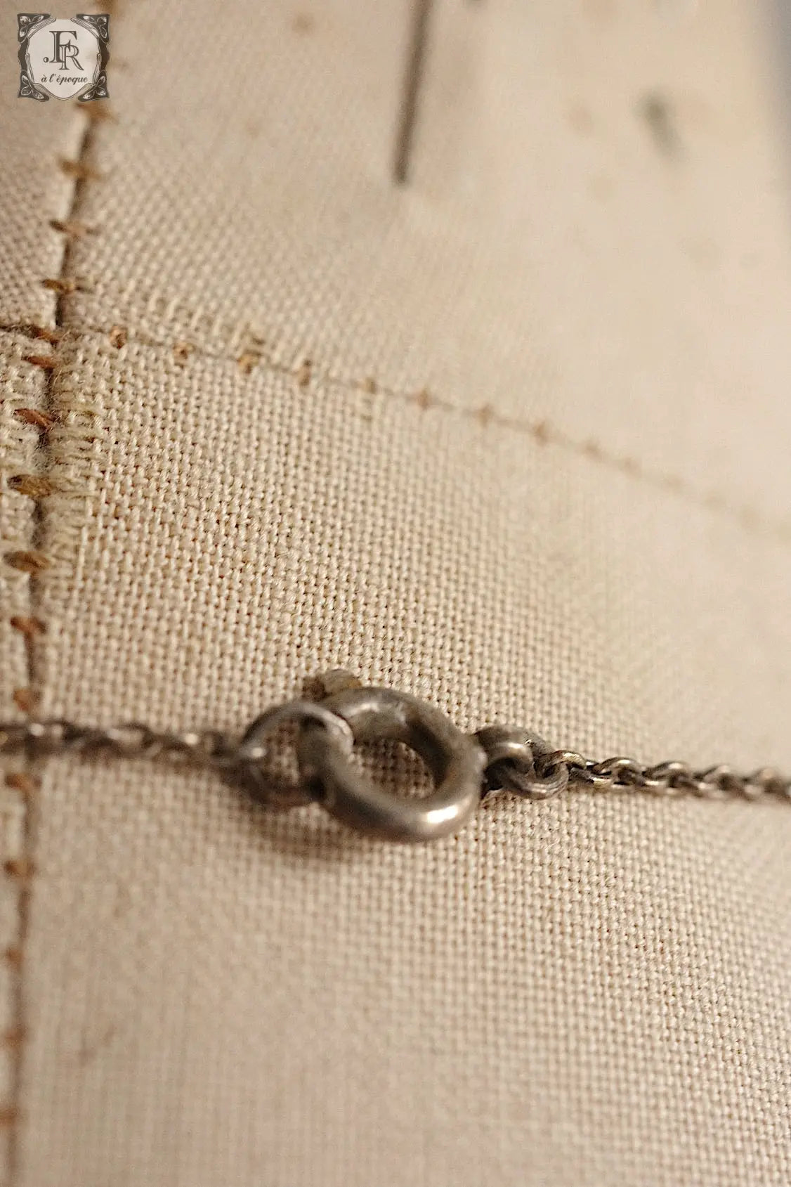 アンティークペンダント collier antique 三角 .FR a l'epoque