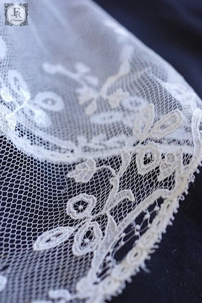 アンティークレース dentelle ancienne 114cm 86cm .FR a l'epoque