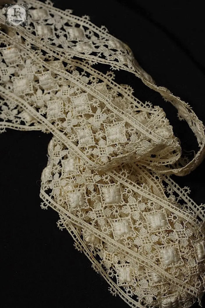 アンティークレース dentelle ancienne 195cm .FR a l'epoque