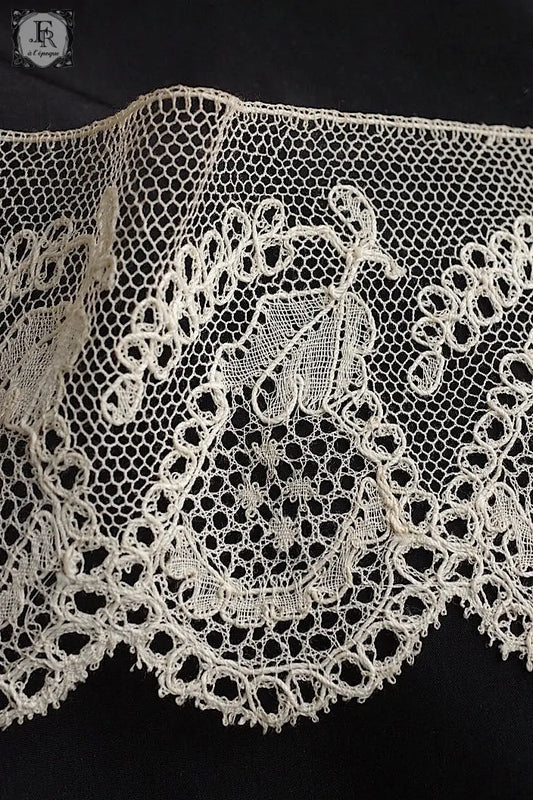 アンティークレース dentelle ancienne 220cm .FR a l'epoque