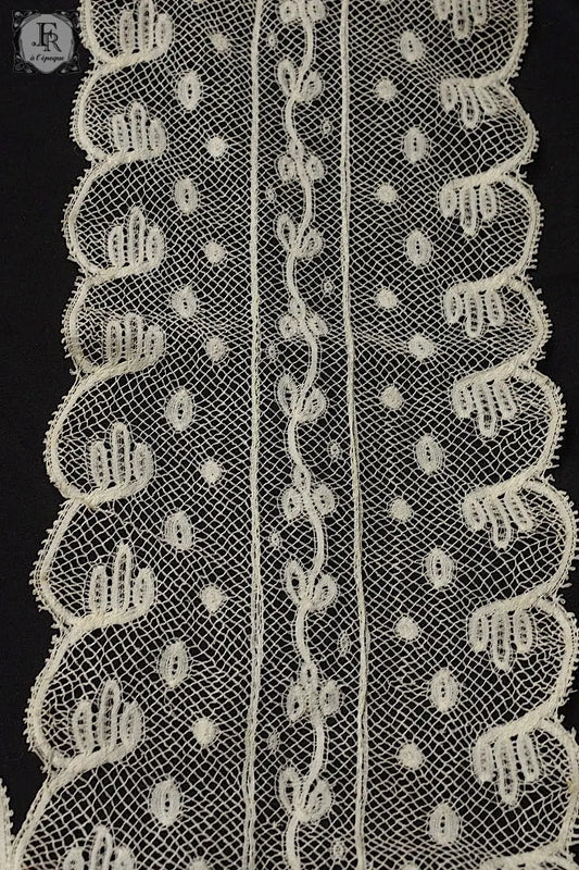 アンティークレース dentelle ancienne ラペット .FR a l'epoque