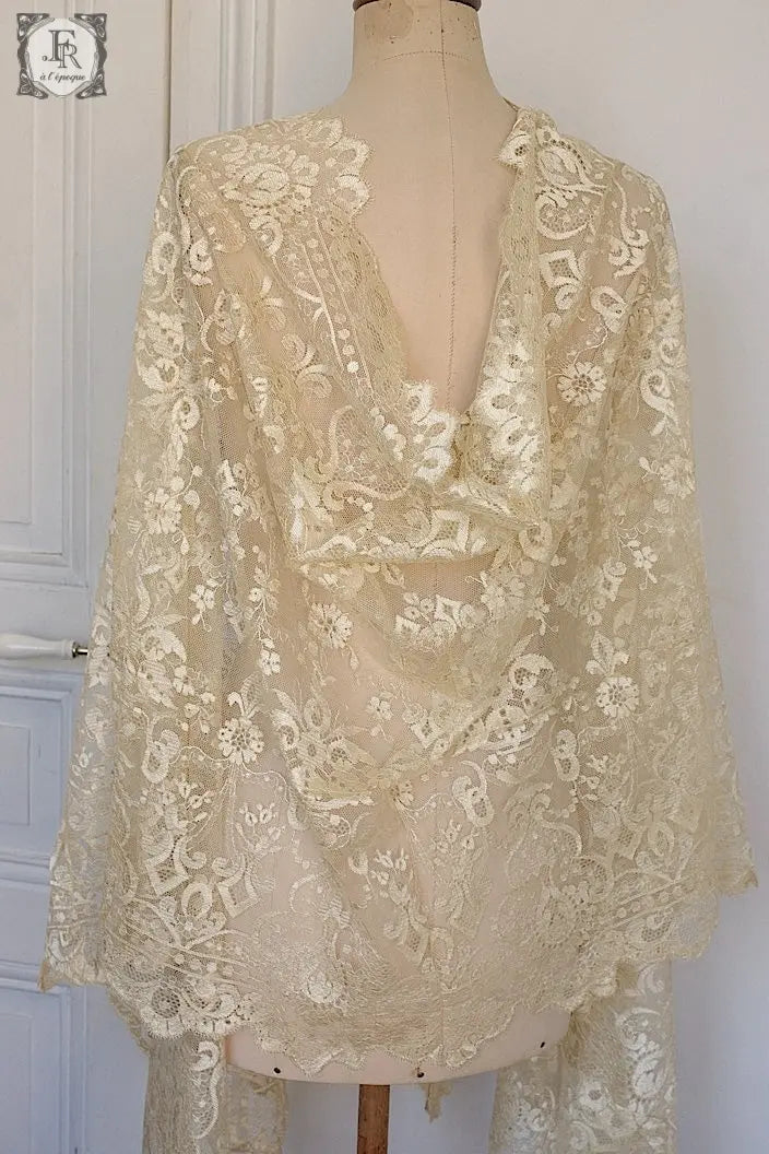 アンティークレース dentelle ancienne ブロンドレース ショール .FR a l'epoque