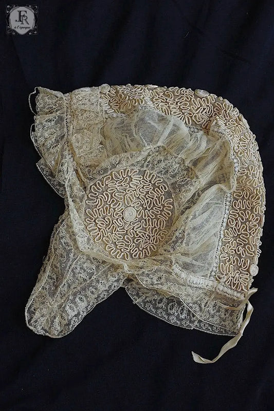 アンティークレース dentelle ancinne bonnet .FR a l'epoque