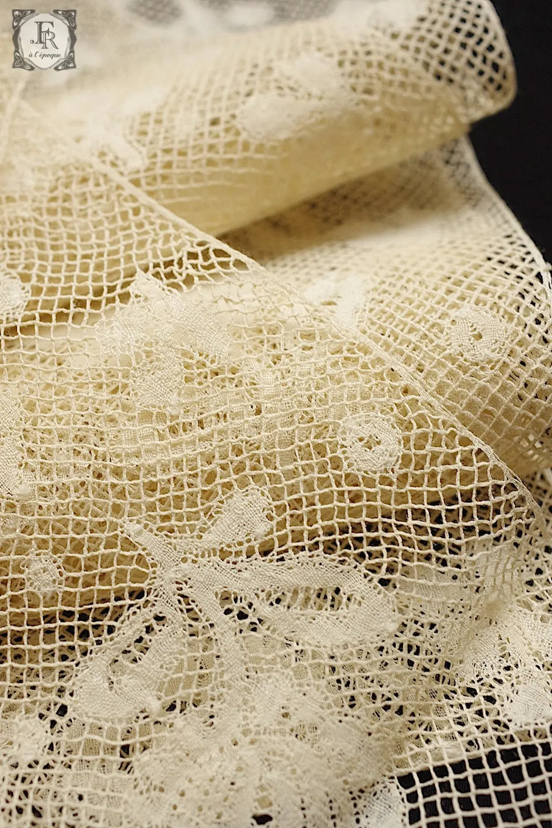 アンティーク dentelle antique 176cm .FR a l'epoque