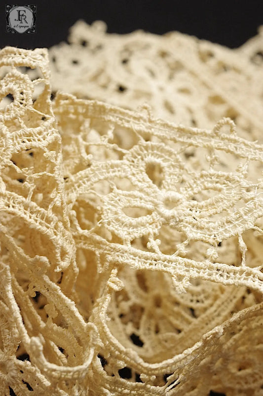 アンティークレース dentelle antique 360cm .FR a l'epoque