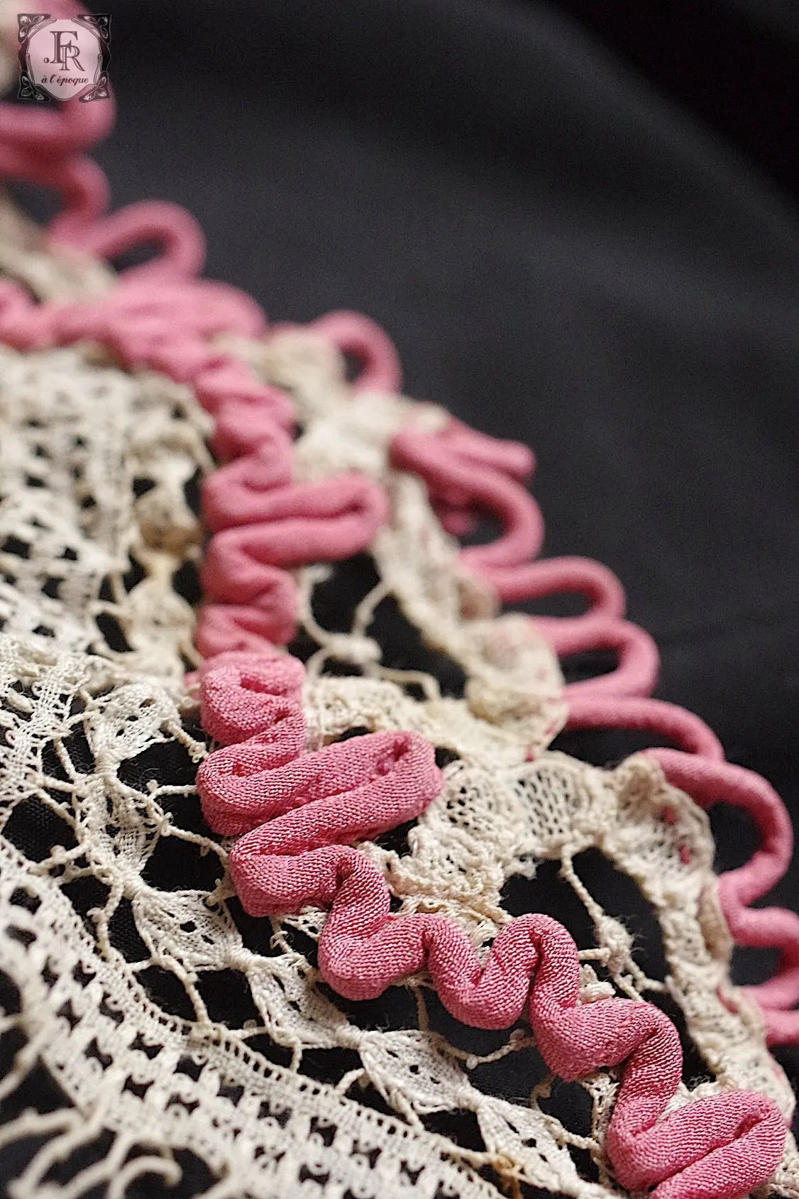 アンティークレース dentelle antique 襟 ピンクパイピング .FR a l'epoque