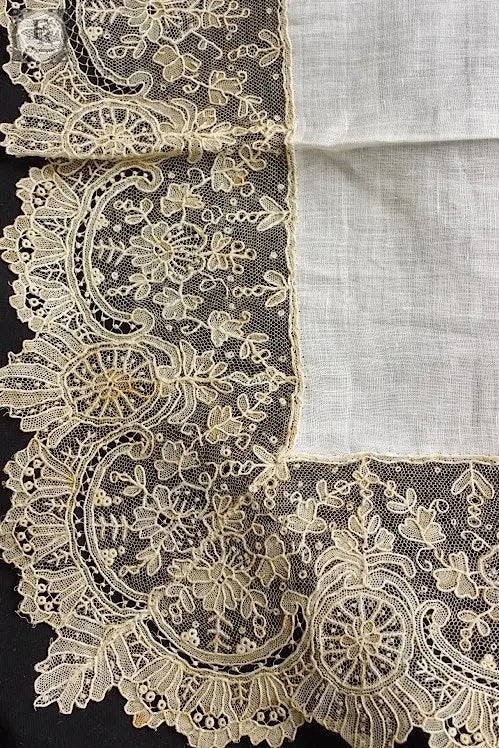 dentelle antique アンティークレース mouchoir .FR A Ll'EPOQUE