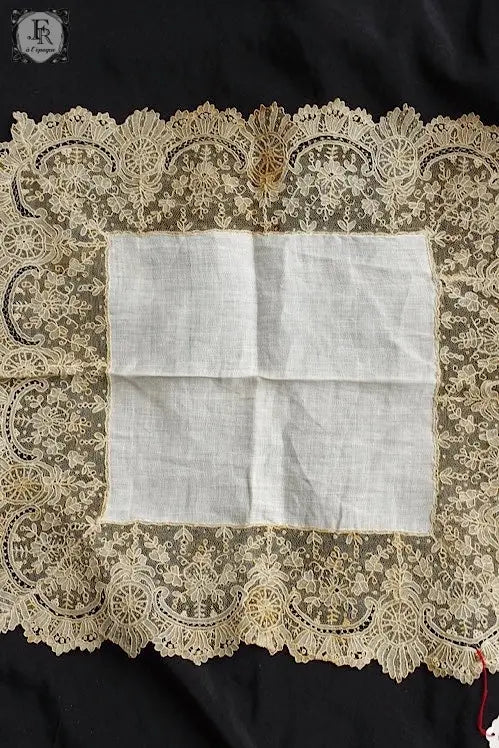 dentelle antique アンティークレース mouchoir .FR A Ll'EPOQUE