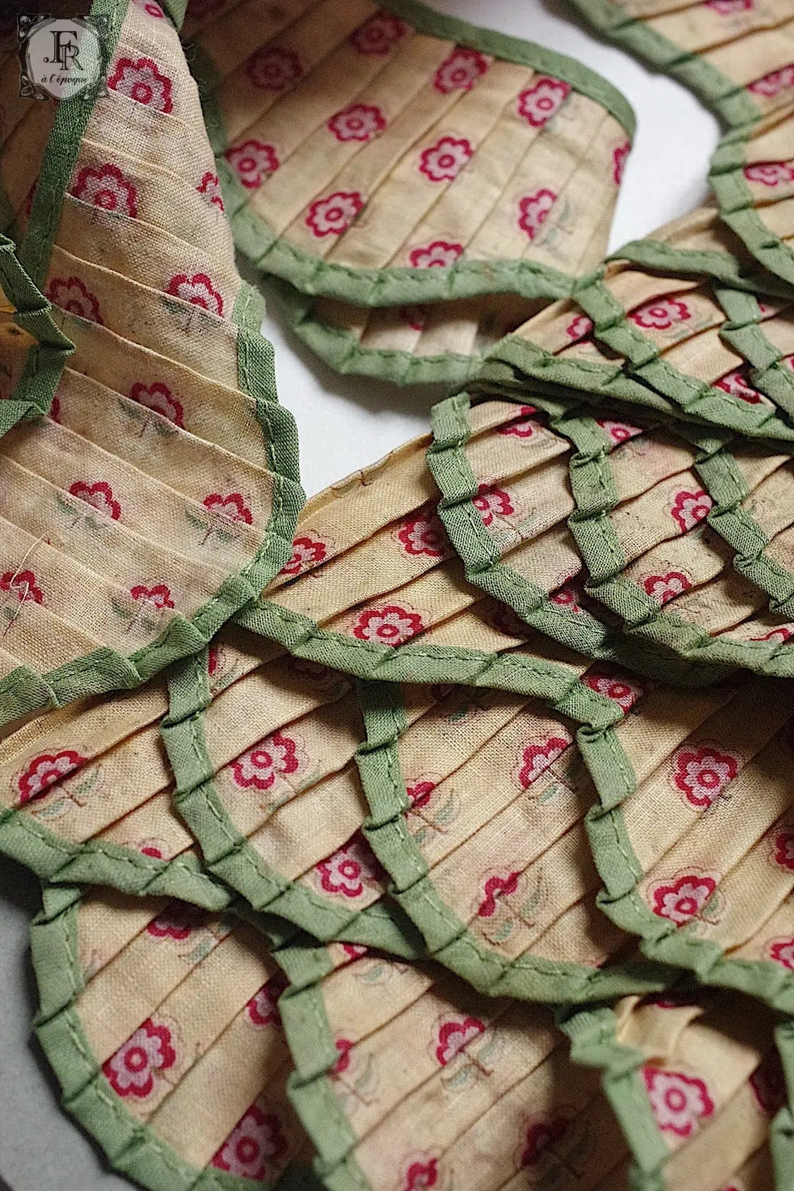アンティークプリーツ garniture de tissu antique1 .FR a l'epoque