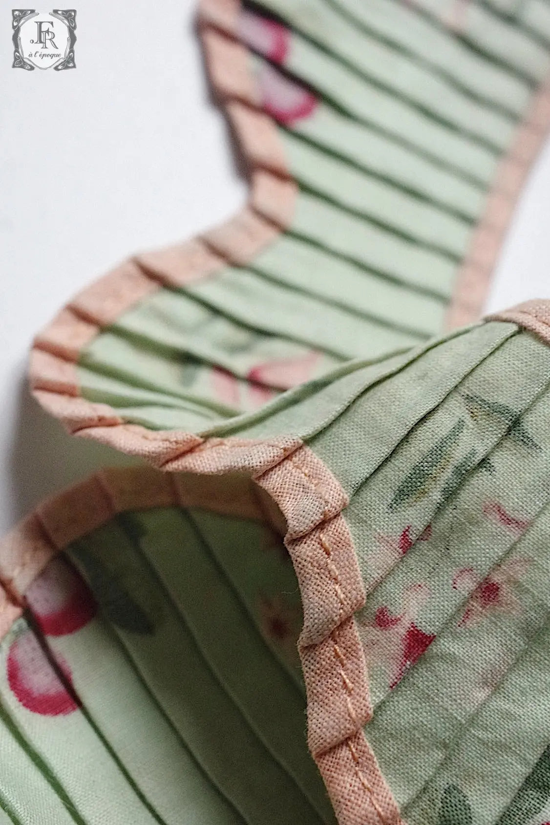 アンティークプリーツ garniture de tissu antique2 .FR a l'epoque